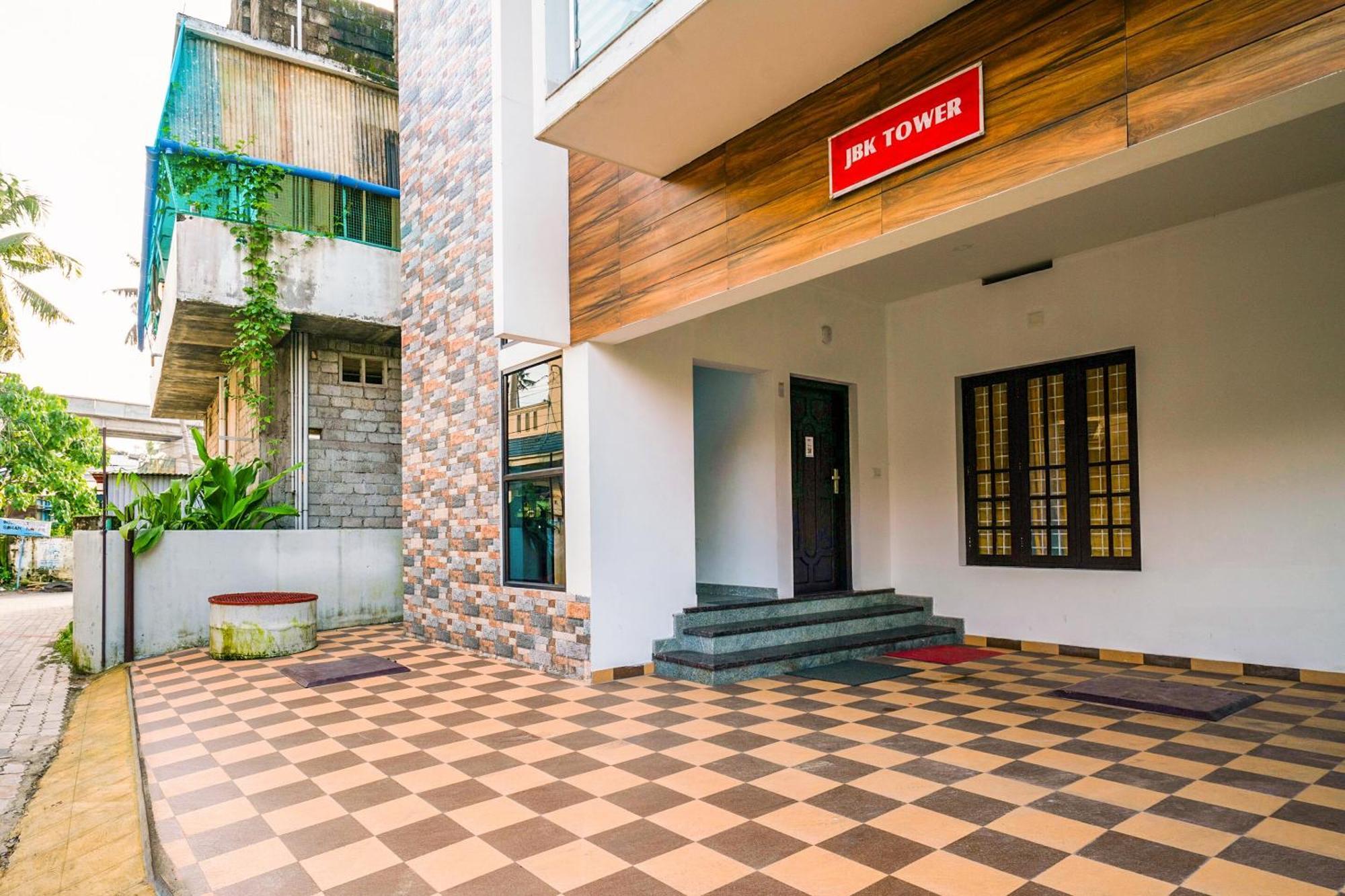 Hotel O Thykoodam Apartments Kochi Exterior photo
